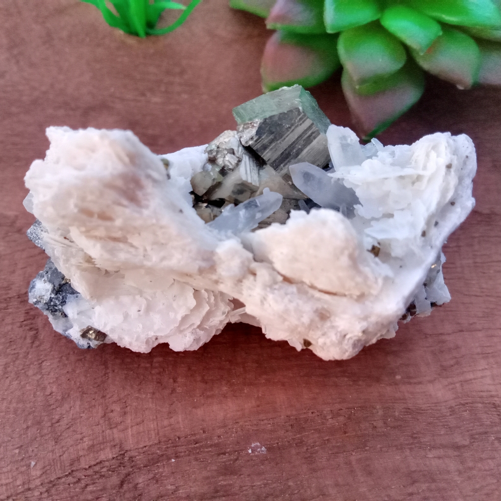 Elegant White and Silver Decorative Stone - Picture 14 of 14